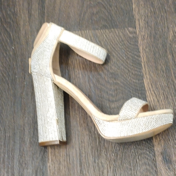 Heels - Picture 3 of 3